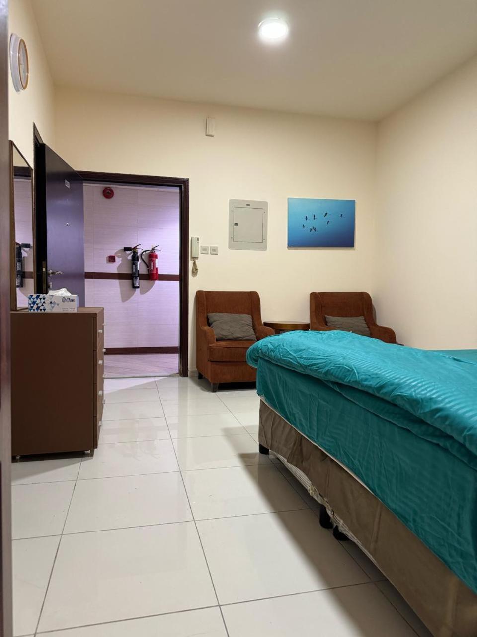 Fully Furnished Next To Sharaf Dg Metro Station Ferienhaus
